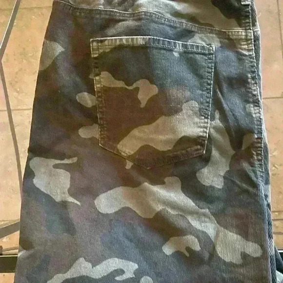 New! American Eagle Super Stretch Camo Mom Corduroy Jeans - Picture 6 of 8